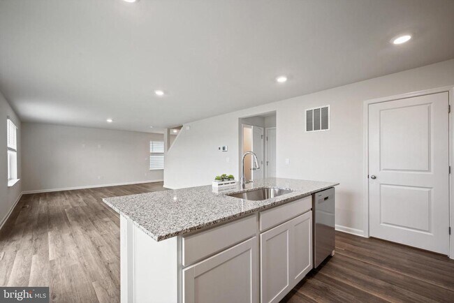 Building Photo - 116 Woodford Dr