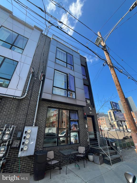 Building Photo - 926 N 15th St