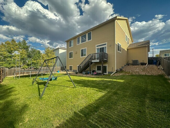 Building Photo - This 4bd home is waiting for you!
