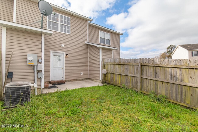 Building Photo - 103 Woodlake Ct