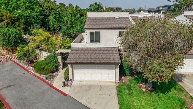 Building Photo - Updated 4BR Townhome in La Jolla Shores He...