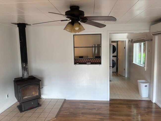 Building Photo - 48015 W 2nd St