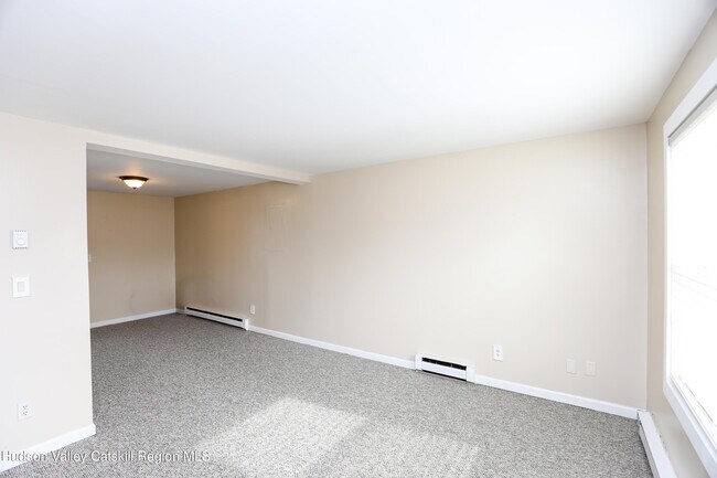 Building Photo - 120 Hinsdale St