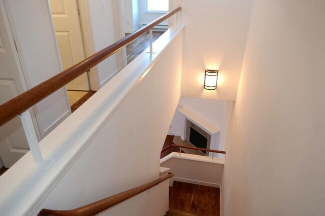 Building Photo - UPDATED TWO BED / TWO AND HALF BATH HEADLANDS CONDO WITH SWEEPING VIEWS