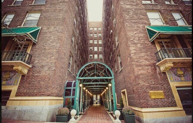 The Belvedere - 29 S State St