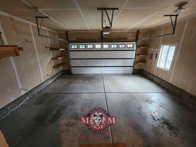 Building Photo - Remodeled 5 Bd Home in Midvale