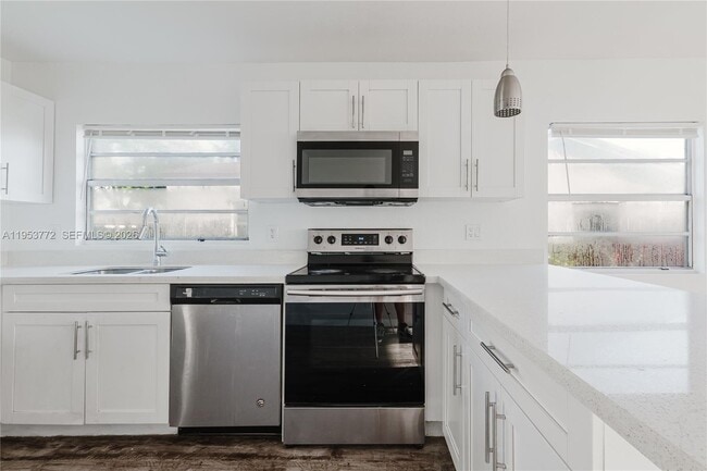 Building Photo - 4338 NW 24th Ave