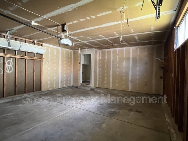Building Photo - 11565 Monroe St