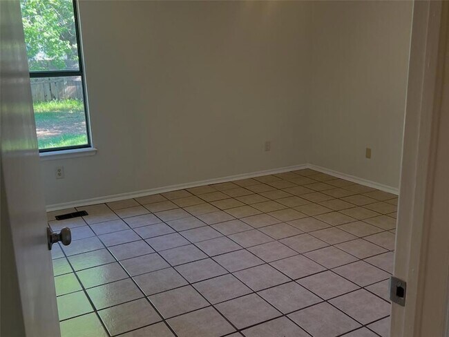 Building Photo - 2123 Teresa Dr