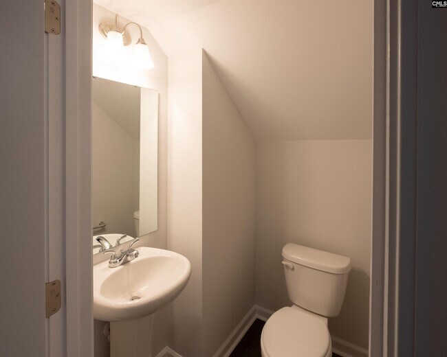 Building Photo - 572 Whippoorwill Dr