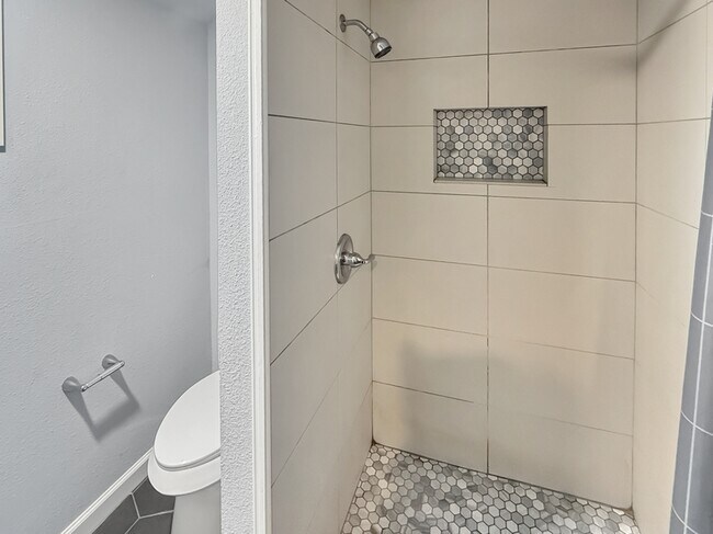 Building Photo - 3201 Ryan Ave