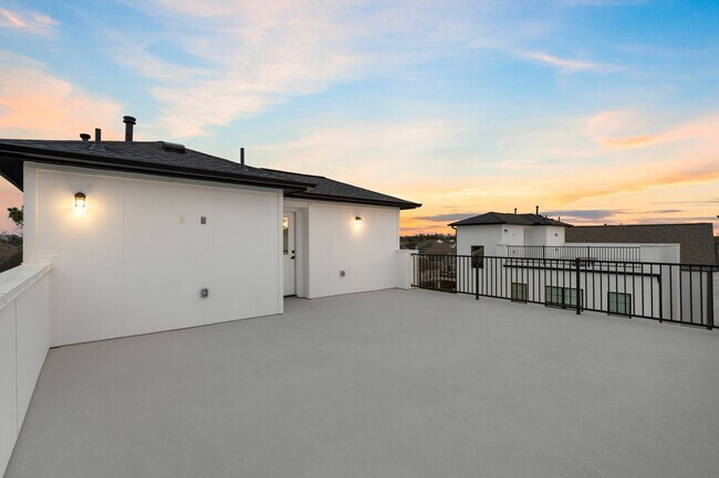 Building Photo - 8705 Ojeman Villas Dr