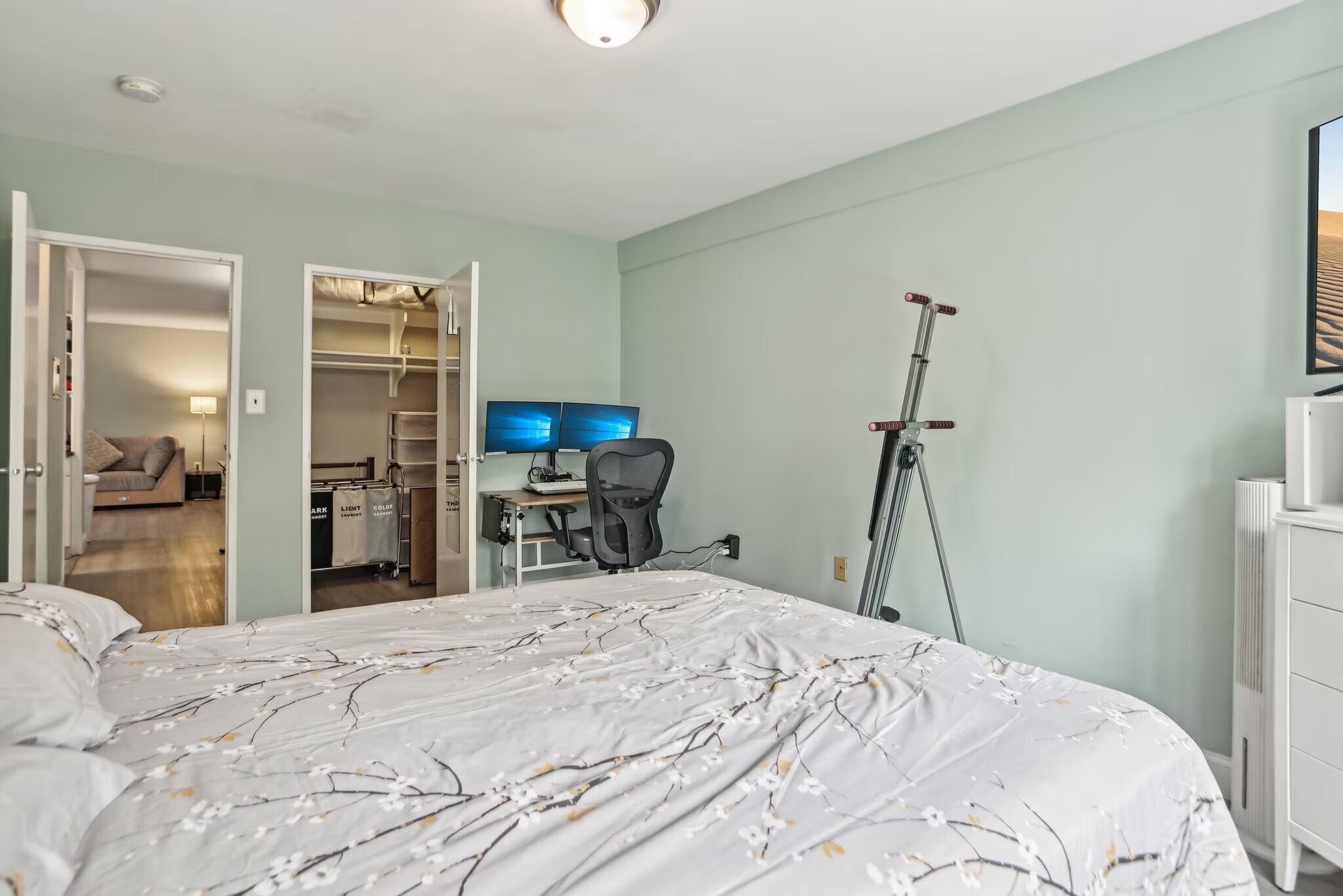 primary bedroom - 4100 W St NW