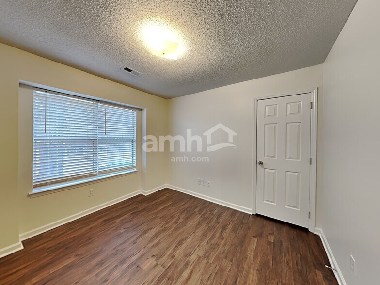 Building Photo - 5081 Poplar Glen Dr
