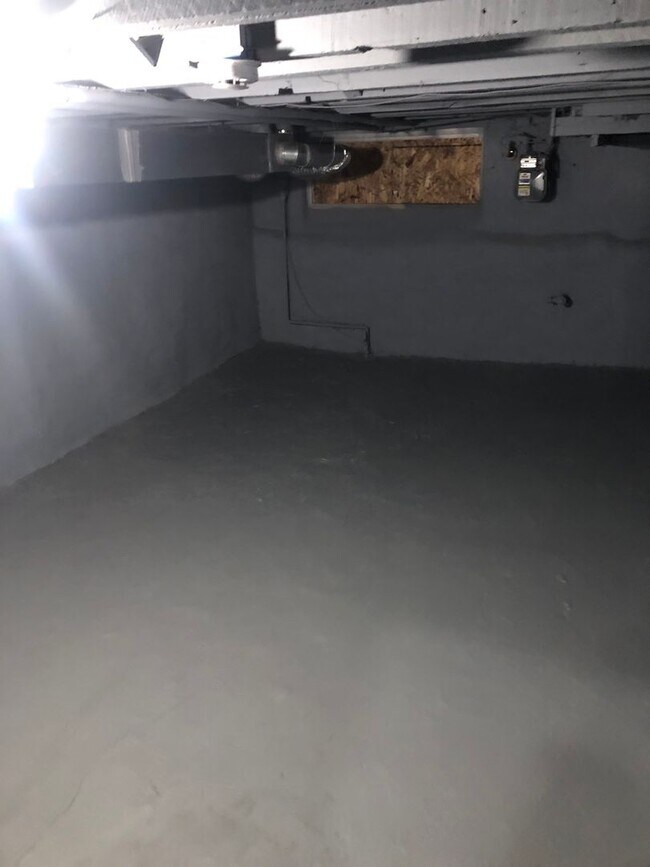 Building Photo - 2 bedroom 1 bathroom recently renovated in Baltimore city