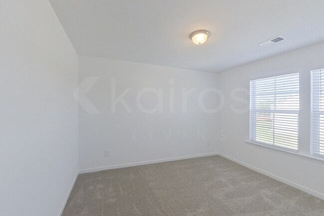 Building Photo - 101 Silver Maple Ln