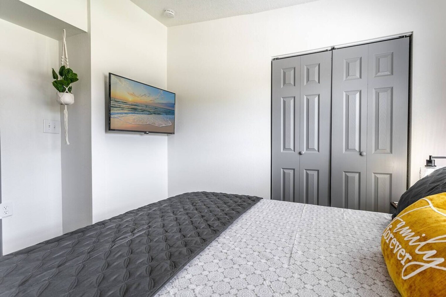 Building Photo - 5343 Hermosa St