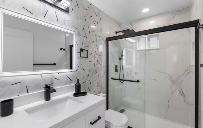 Building Photo - Furnished One Bedroom Cottage in Castro Valley