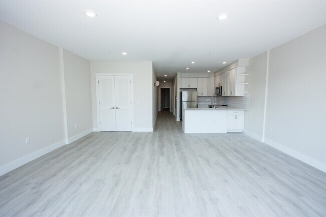 Building Photo - 141 Newark Ave