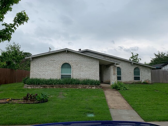 Primary Photo - 3614 Pinoak Dr