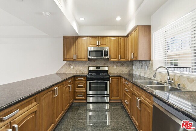 Building Photo - 11218 Camarillo St