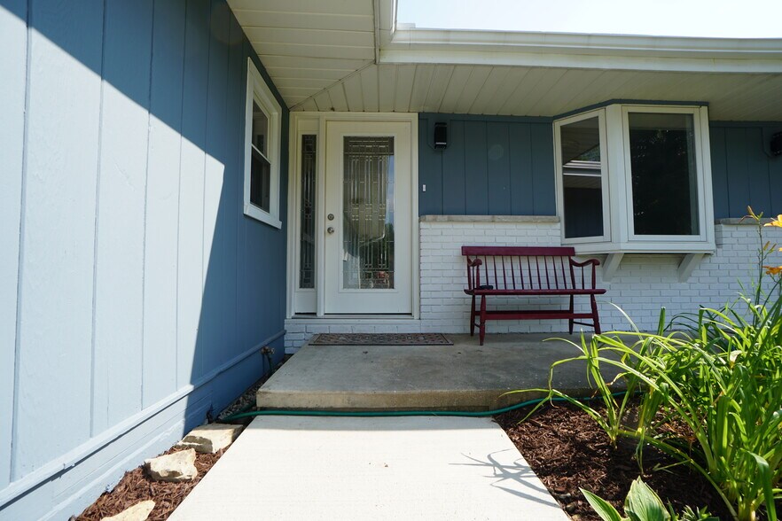 Building Photo - 28W383 Behrs Circle Dr S
