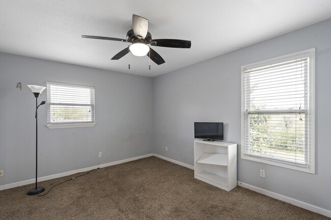 Building Photo - 6627 Hilton Dr