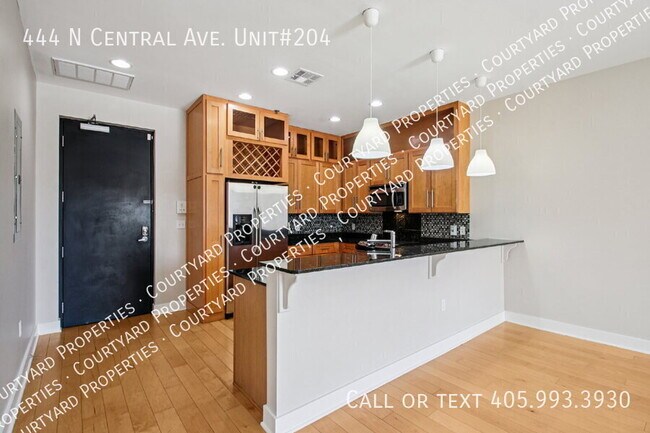 Building Photo - 444 N Central Ave