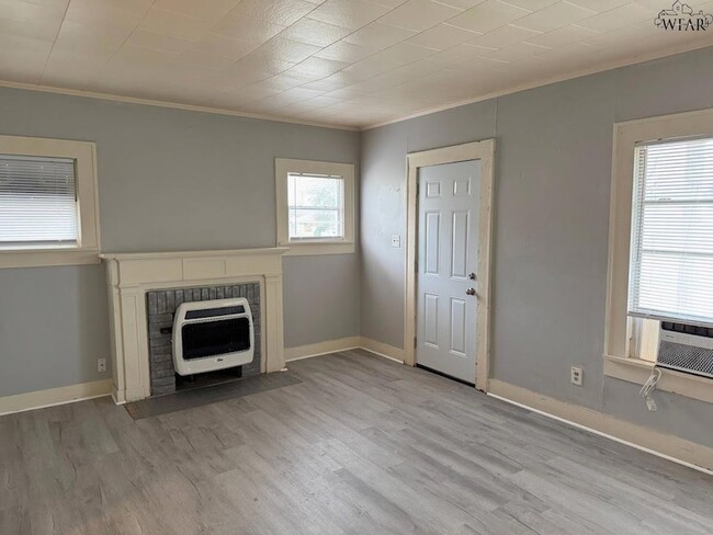 Building Photo - 1818 Collins Ave