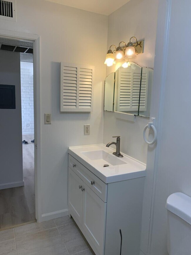 Building Photo - 4140 E Cliffside Trail