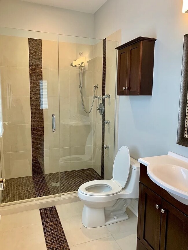 Building Photo - 131 Montgomery Ln