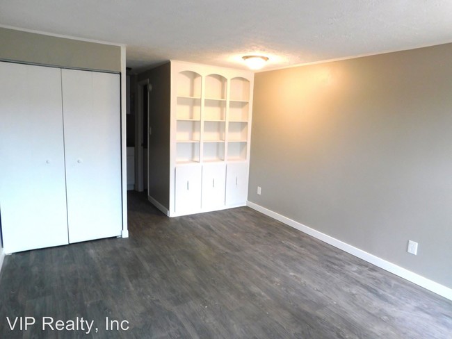 Building Photo - 5459-5495 Red Bird Ct