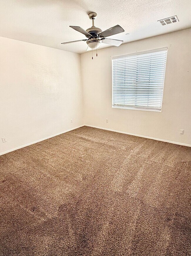 Building Photo - 3 bed 3 bth near Skye Canyon