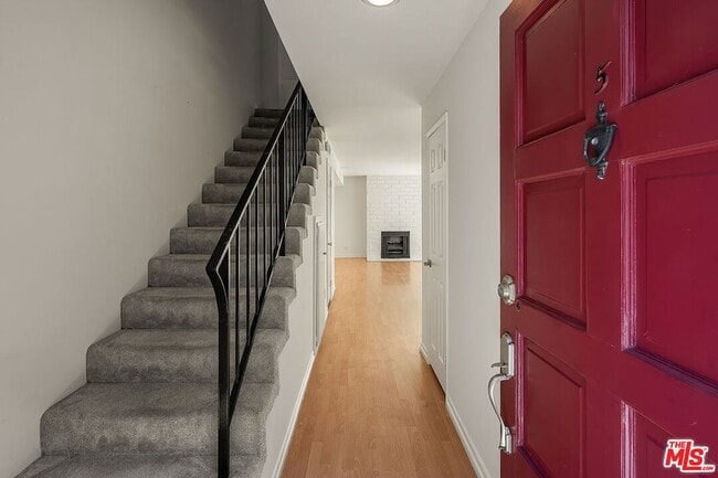 Building Photo - 1805 S Barrington Ave