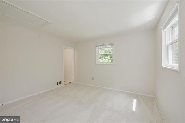 Building Photo - 5004 Eastchester Cir