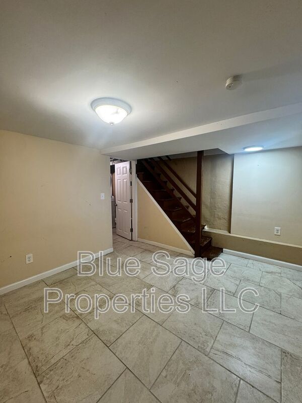 Building Photo - 2304 Bond Ave