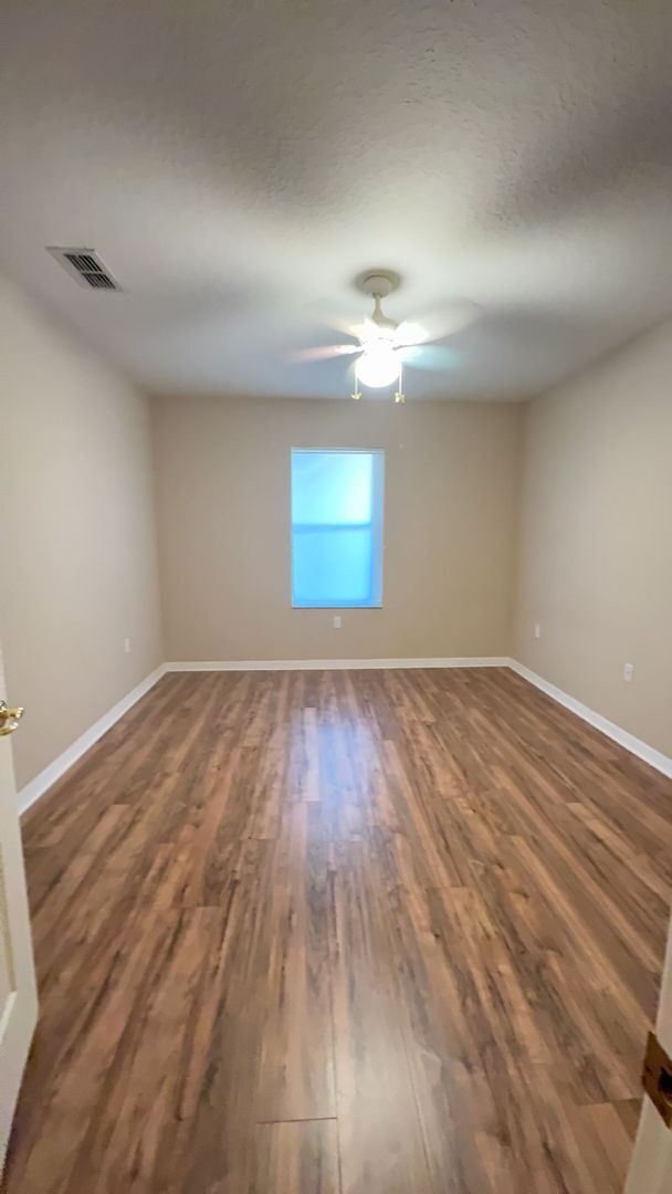 Building Photo - Adorable 2-bedroom, 2-bathroom 1st floor c...