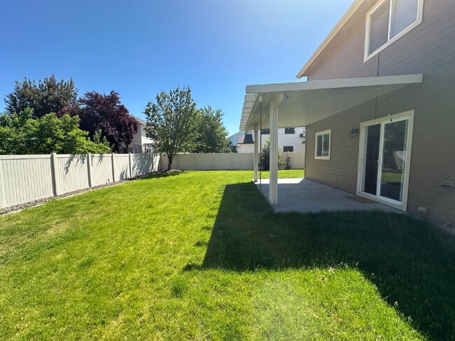 Building Photo - "Charming 4-Bed Home with Granite Accents & Hardwood Elegance in Meridian!"