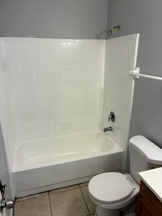 Building Photo - 5219 Plymouth St