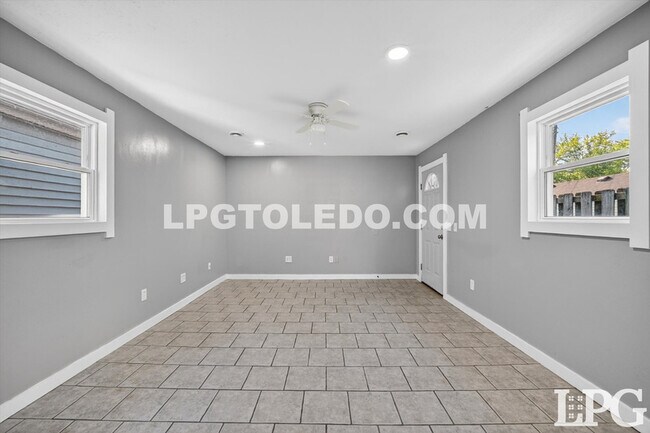 Building Photo - 5207 Bennett Rd