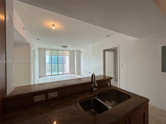 Building Photo - 1755 E Hallandale Beach Blvd