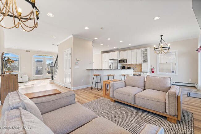 Building Photo - 3456 E Thistle Ave