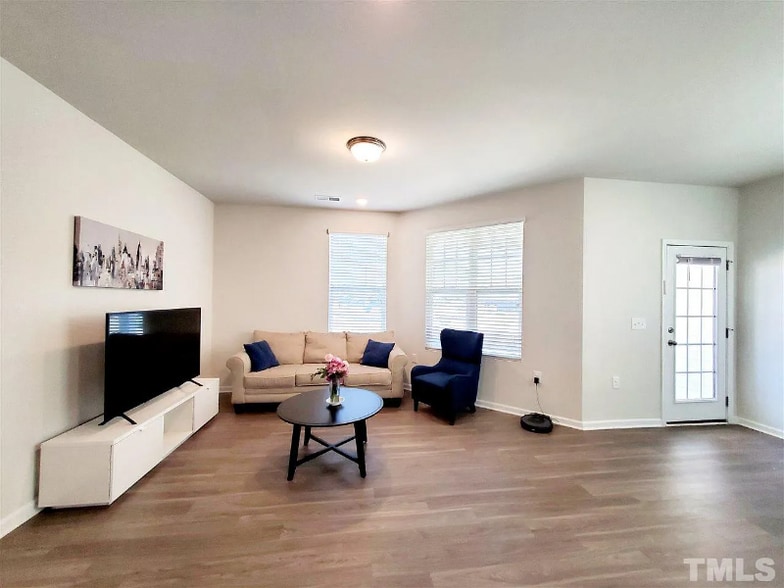 Building Photo - 6042 Beale Loop