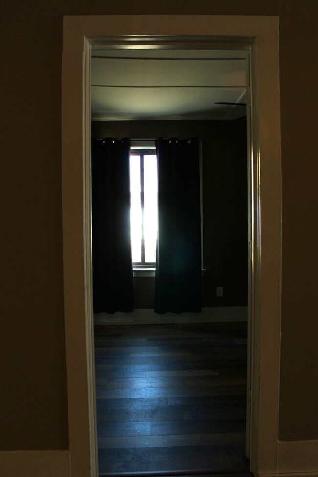 Building Photo - 3 Bedroom - one level