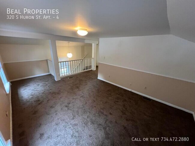 Building Photo - 320 S Huron St