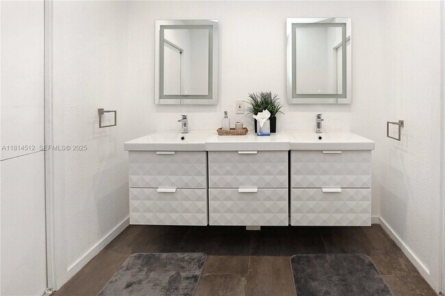 Building Photo - 1109 NE 89th St