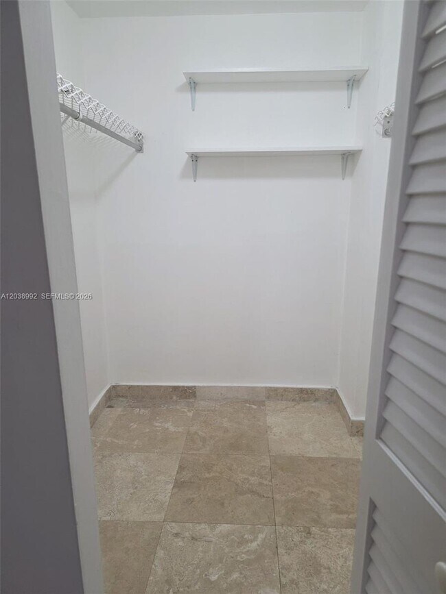 Building Photo - 1817 S Ocean Dr