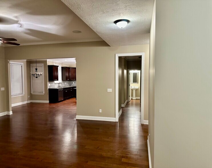 Building Photo - 4064 Ellington Dr