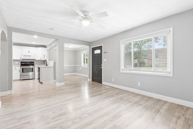 Building Photo - Move In Ready Norfolk Home!!