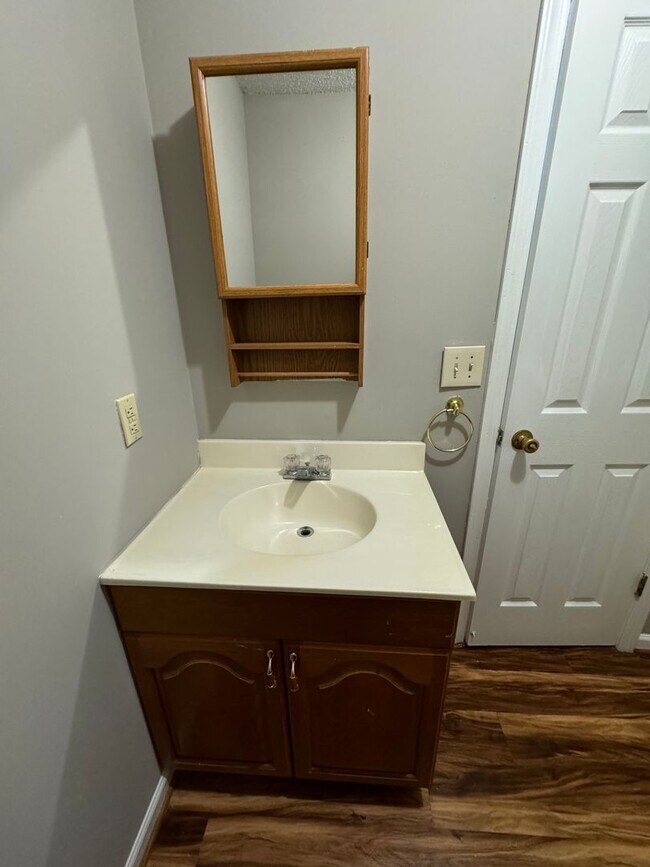 Building Photo - 10A Woodcreek Way SW